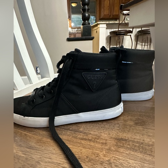 Guess High-tops - size 5.5 - Picture 3 of 5